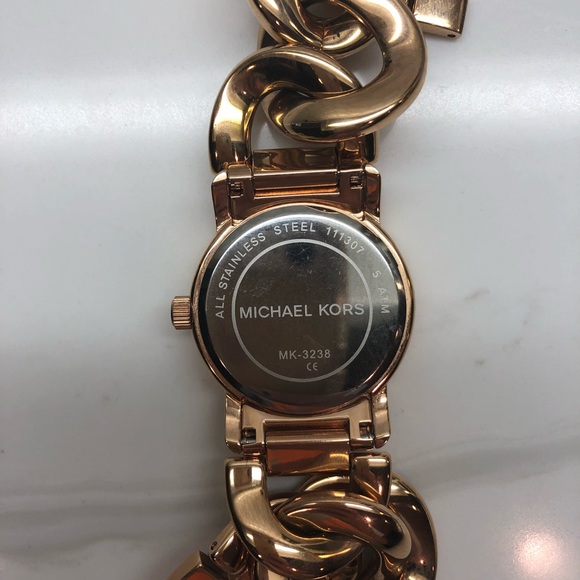 Michael Kors Rose Gold Watch - Picture 5 of 6